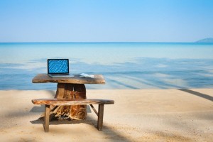 laptop-beach-vacation
